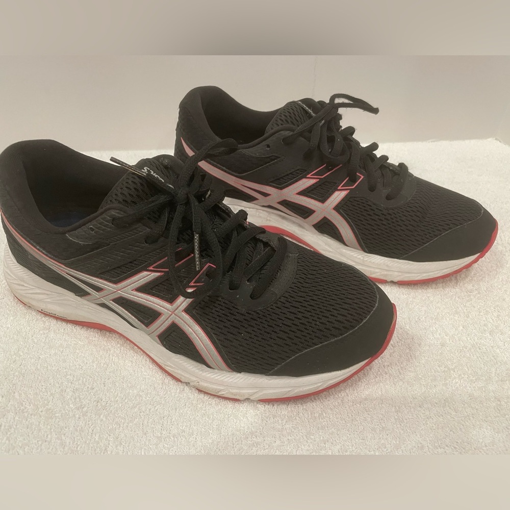 Woman’s ASICS Gel Contend 6 Amplifoam black and pink shoes. Sz 9